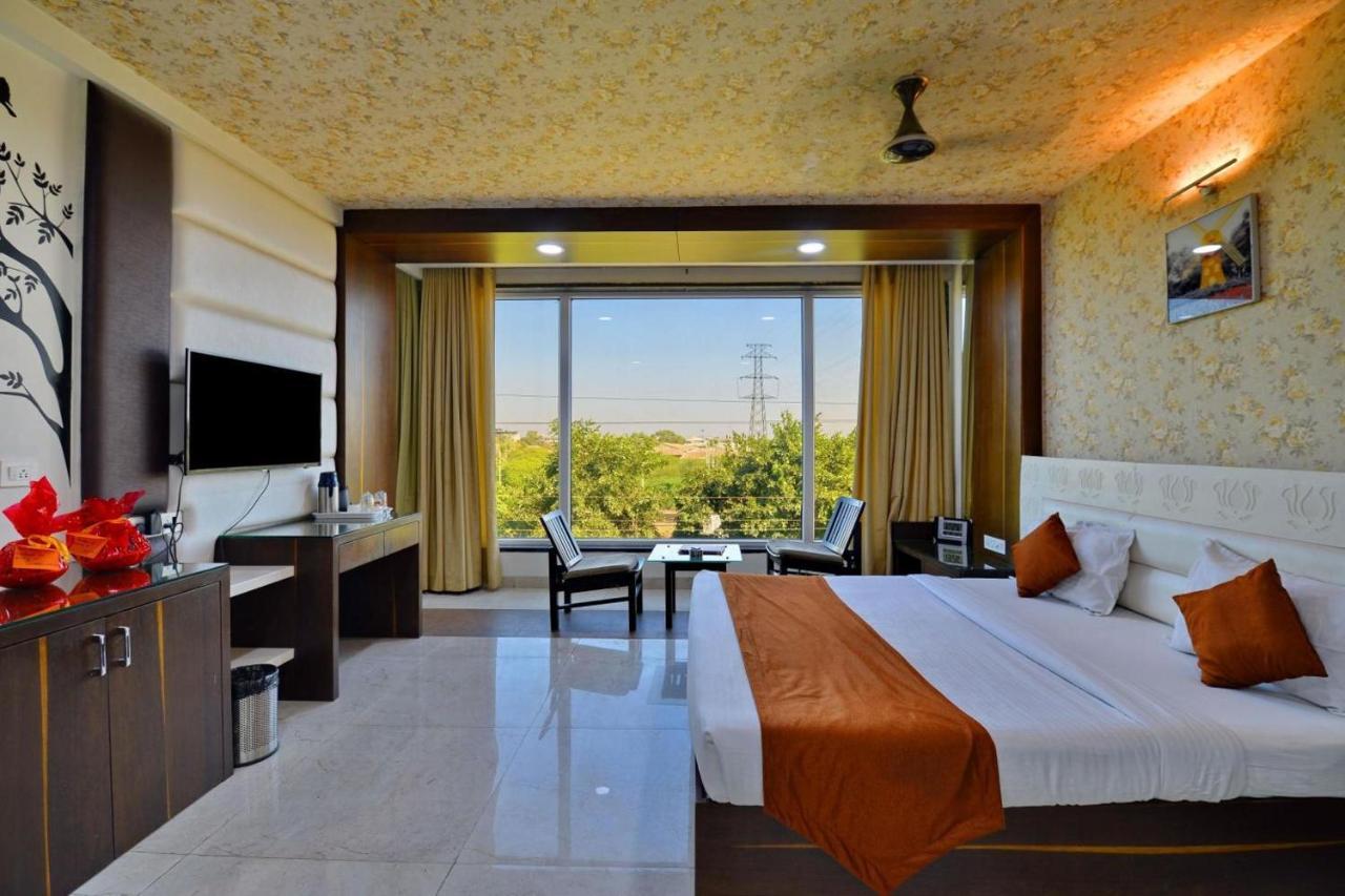 Hotel Tilak Bhopal Eksteriør bilde