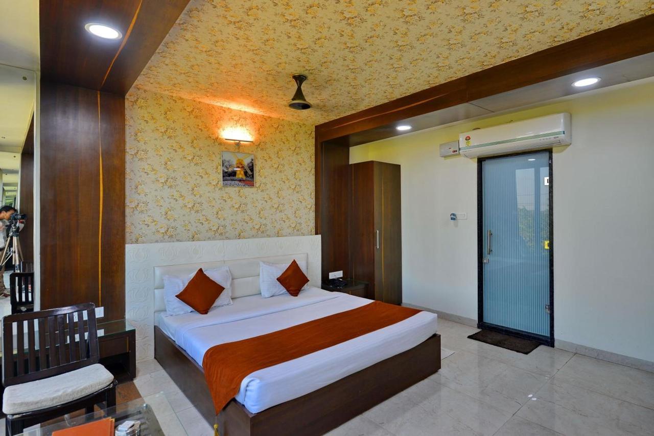 Hotel Tilak Bhopal Eksteriør bilde